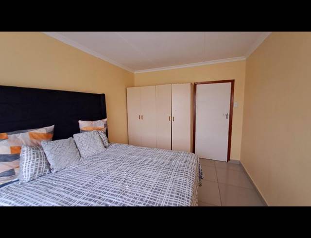 4 BEDROOM HOUSE FOR SALE IN UMLAZI J